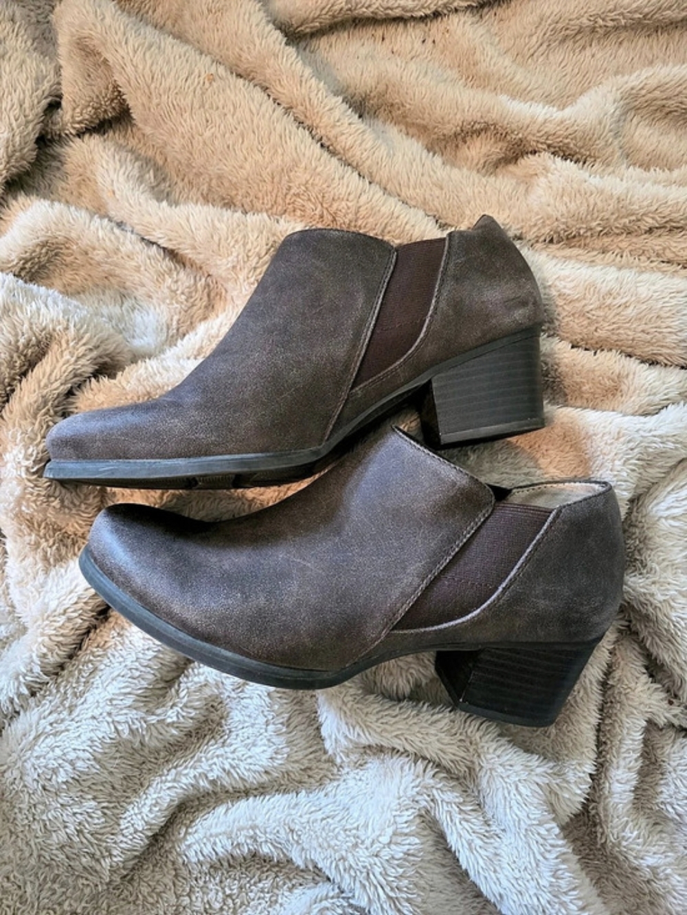 Naturalizer Madalynn Gore Water Repellent Bootie Brown
